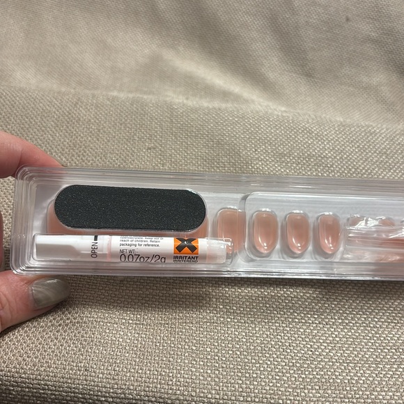 Static Nails Reusable Pop-On Manicure - Picture 7 of 7